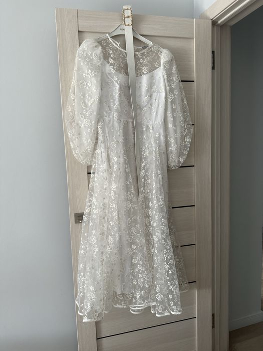 Платье белое с ромашками