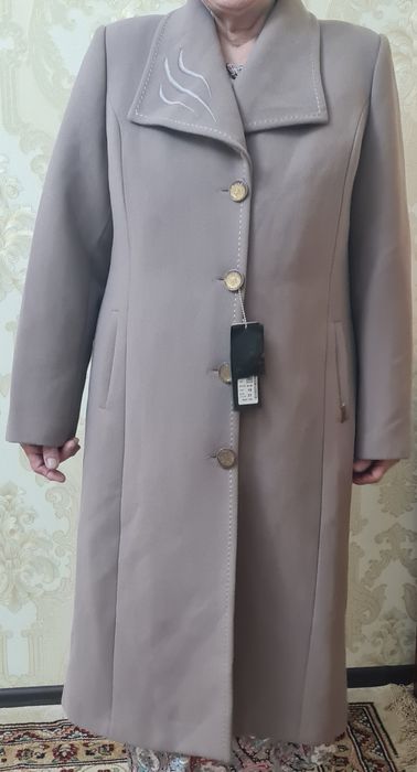 Әр түрлі киімдер сатылады