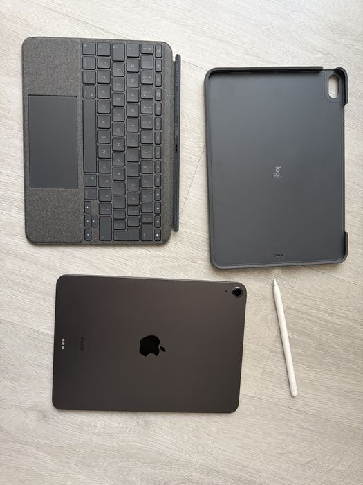 Ipad Air 5 th generation + tastatura + pencil
