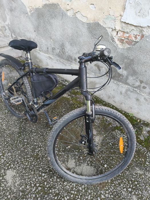 Vind bicicleta in perfecta stare de funcționare.