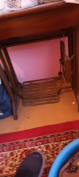 Masina de cusut stare f bună de funcționare.