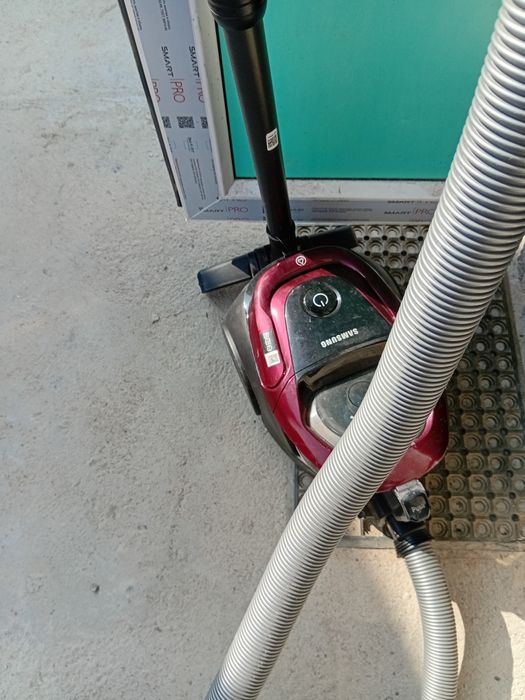 Пылесос  Samsung 1800w отличный доставка