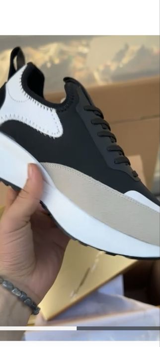 Продаются новые кроссовки