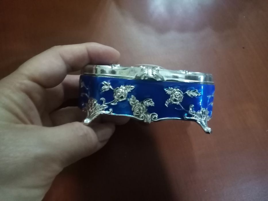 Железная шкатулка для ювелирных  изделий