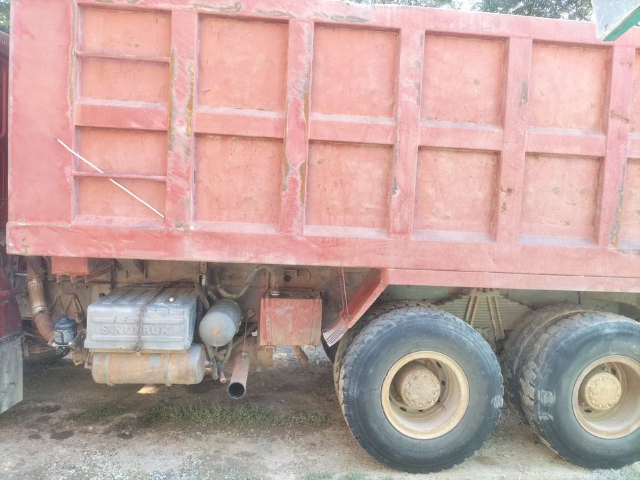 Самосвал хова на полном ходу