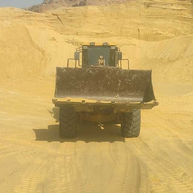 Погрузчик 3 куб сотиладиган бор 2та