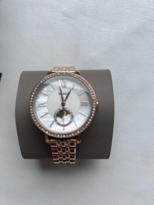 Нов дамски часовник Fossil Jacqueline ,розов цвят.