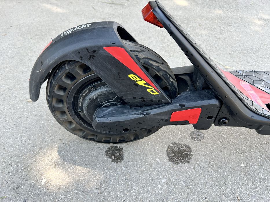 Електрическа тротинетка Aprilia ESR2 Evo