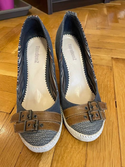 Обувки от дънков плат