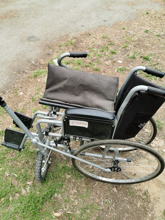 Продам инвалидную коляску