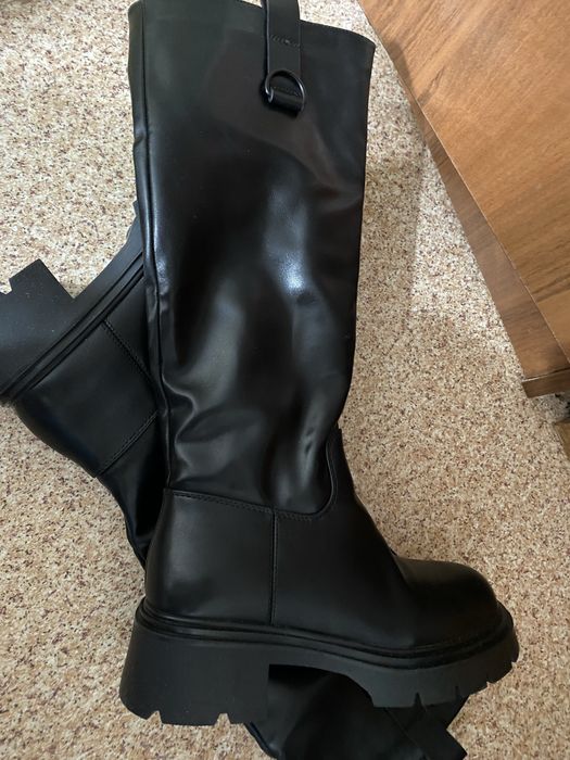 Безторг . Новые  зимние  сапоги  продам .