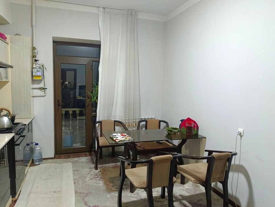 1 xona kvartira aremdaga beriladi metroga yaqin 150 y.e