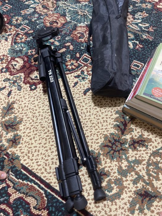 Штатив с чехлом продам