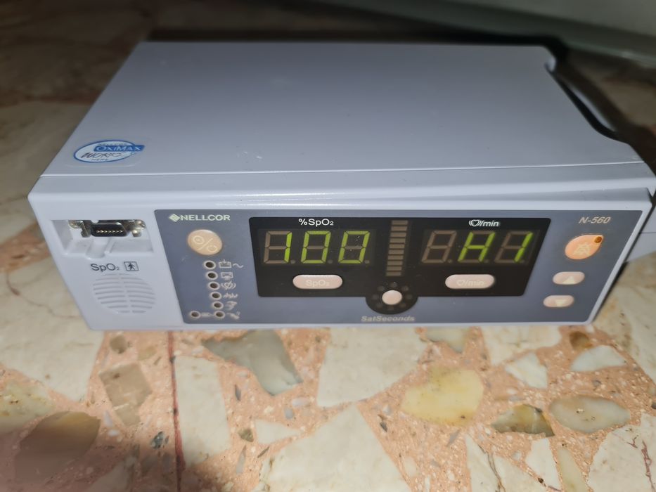 NELLCOR OXIMAX N-560 in perfecta stare ( fara senzori )
