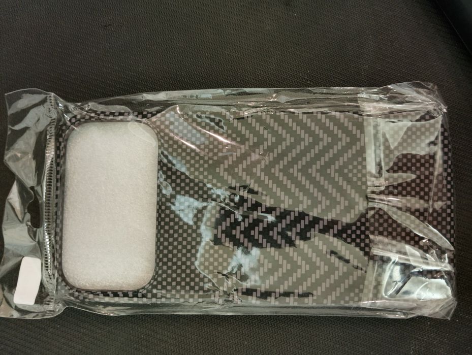 Продаются Новые чехлы на айфон 17 про Макс.