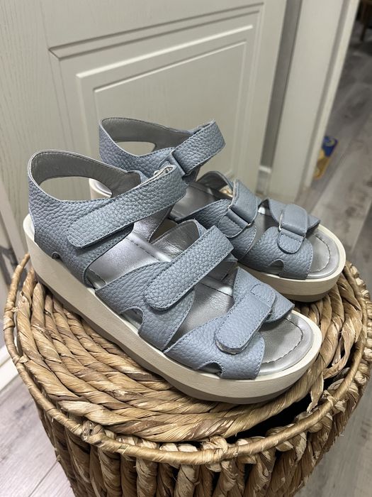 Продам сандалии respect