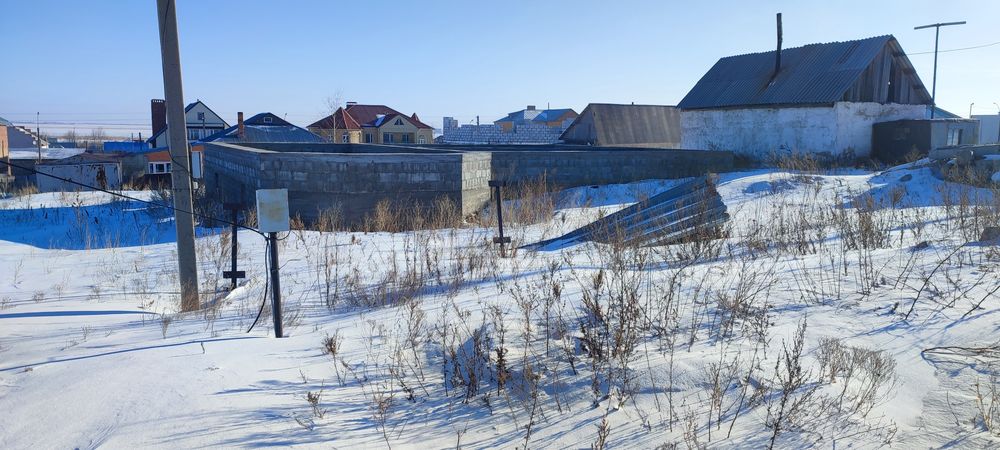 Участок с фундаментом