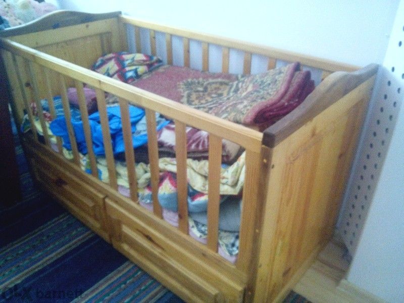 Легло , детско ,масивно!!!Орех и дъб.