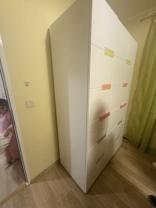 Гардероб с рамери: Височина 195, дълбочина 56, дължина 120