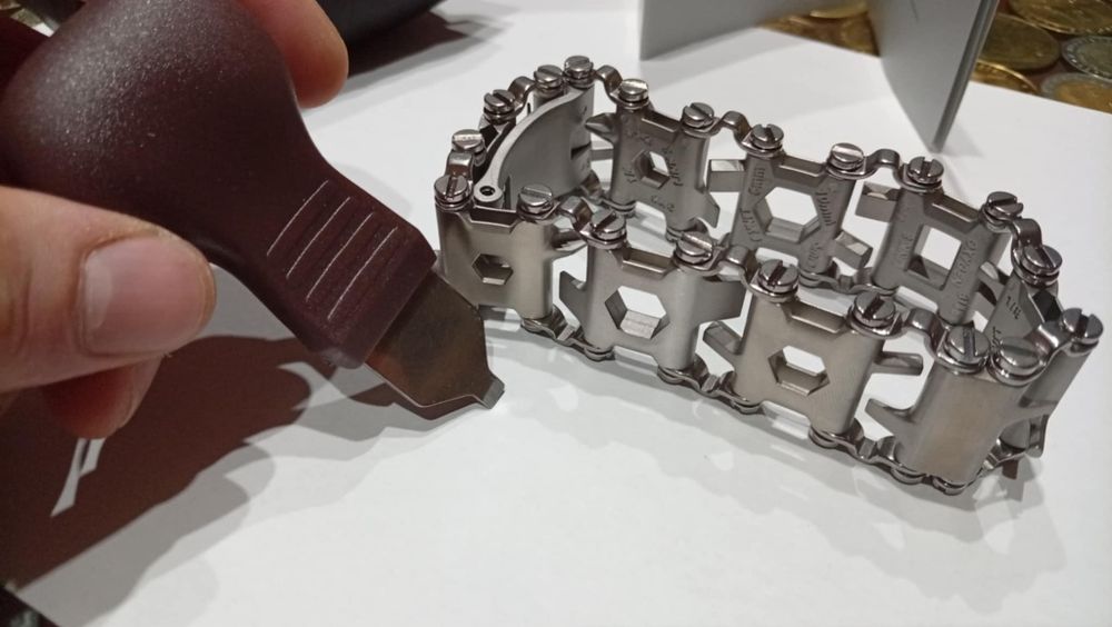 Мултитулна гривна