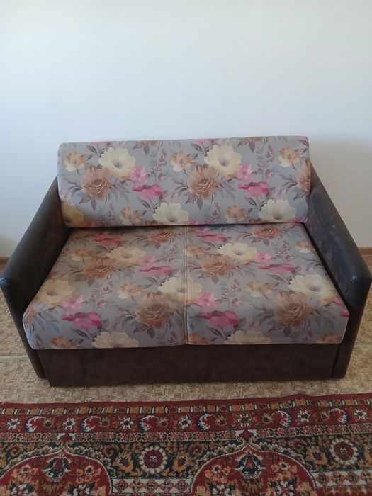 Диван мини состояние нормально.