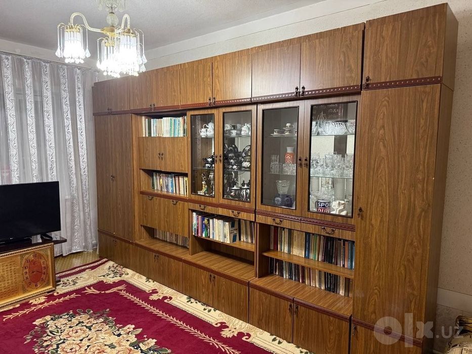 Продается стенка советская,диван кресло советское, швейная машинка