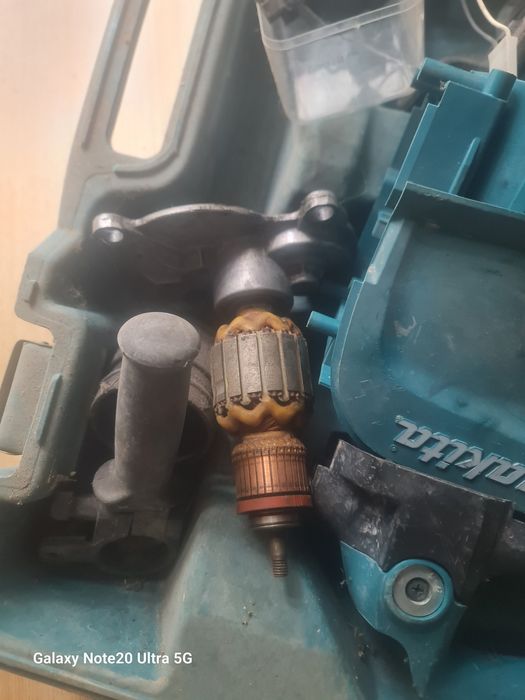 Vând Makita demolator