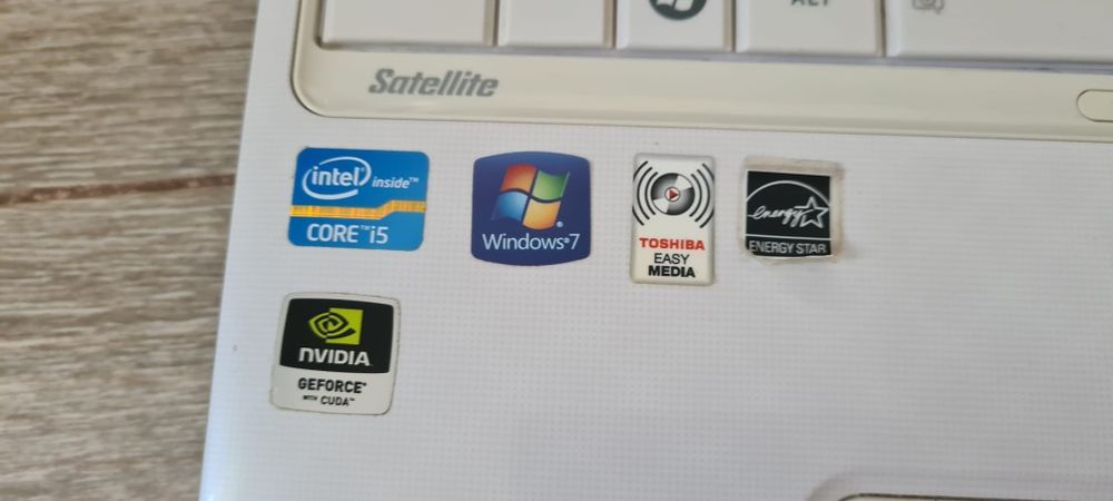 Laptop Toshiba Satellite – Intel Core i5 / Windows 10 / Foarte Intretinut