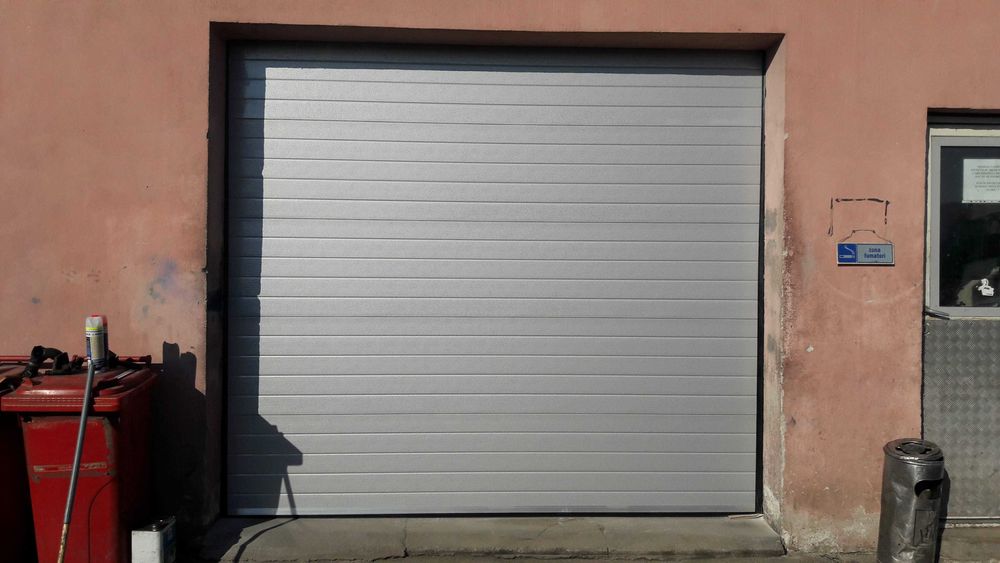 Usa de garaj sectionala izolata 2500/2000 standard pret 591 euro