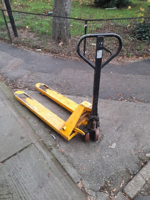 Vînd liză transpalet 2,5t.