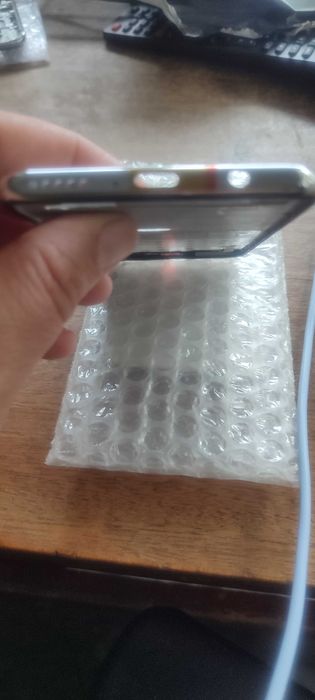 Продавам чисто нова рамка за дисплей за Huawei p30 lite