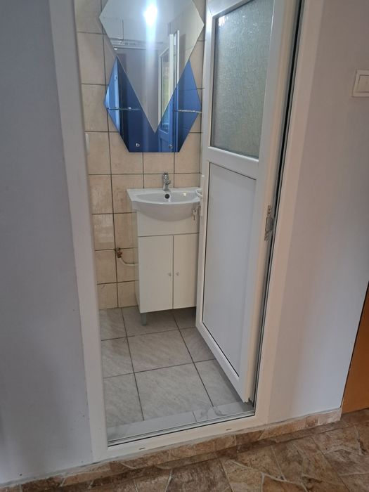 Ofer apartament de închiriat
