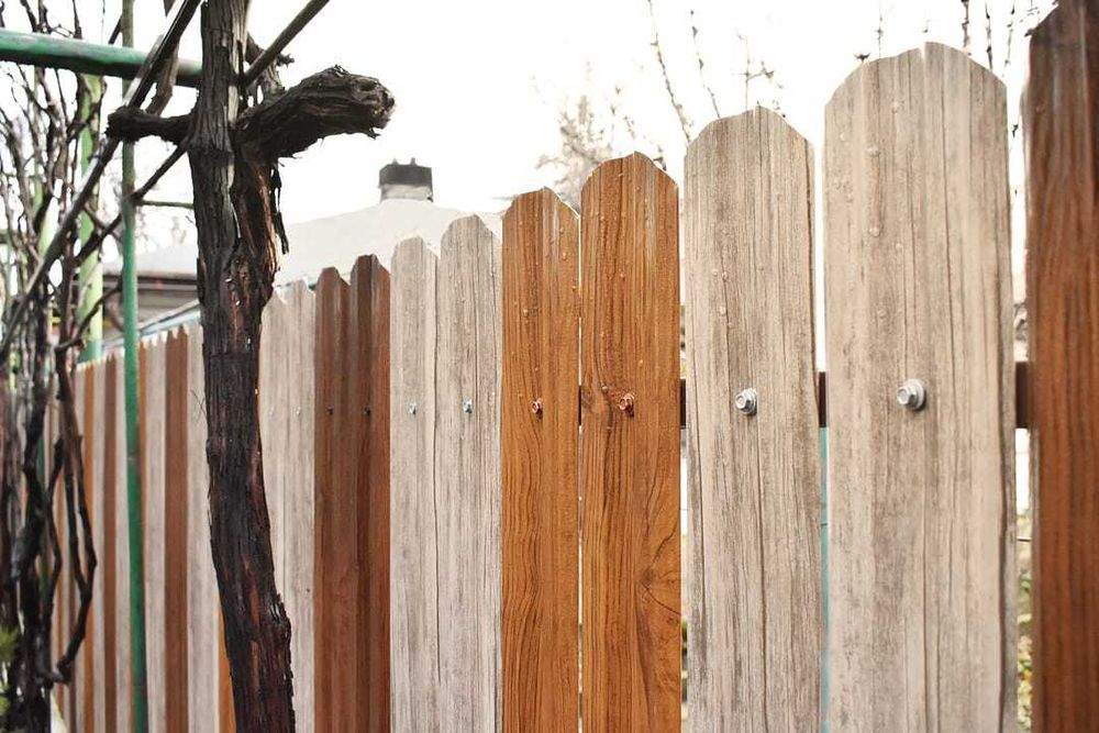 Garduri și porți stil jaluzea șipcă metalică tabla cutata