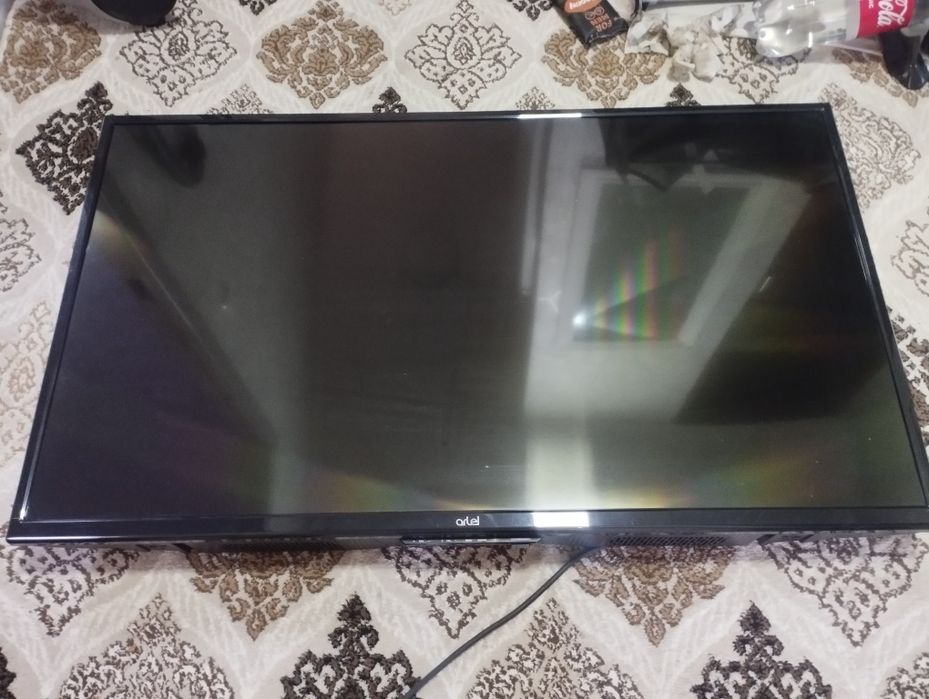 Televizor sotiladi