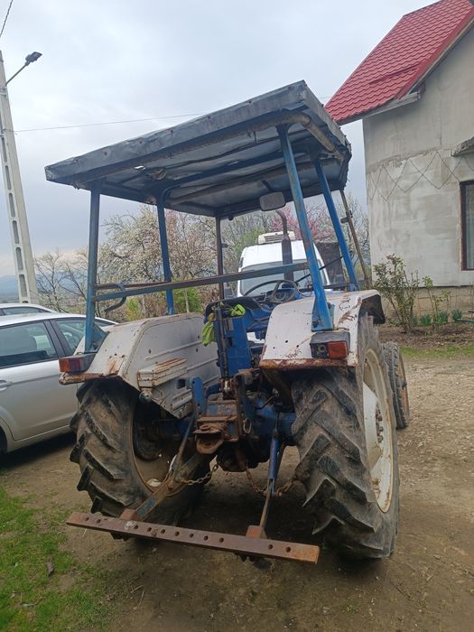 Vând tractor in stare foarte buna de funcționare .