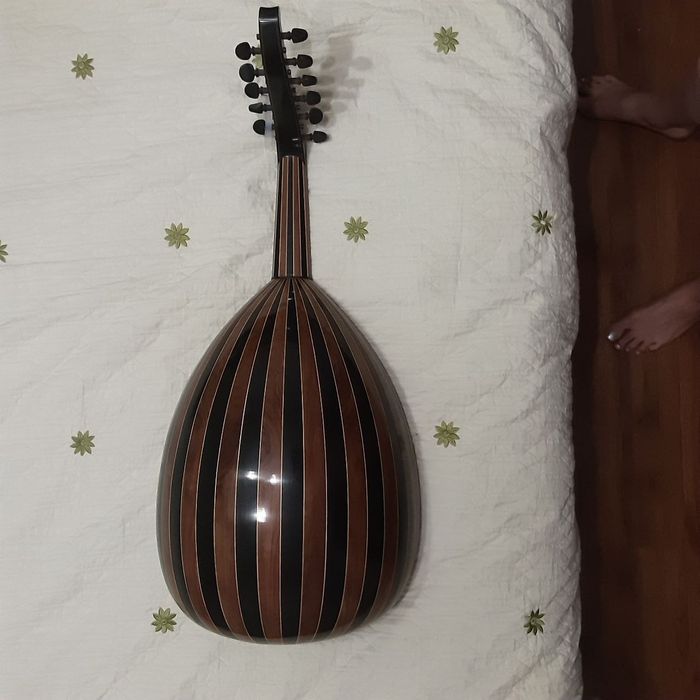 Oud ручной работы.