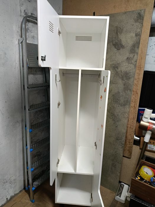 Распашной шкаф для примерочной