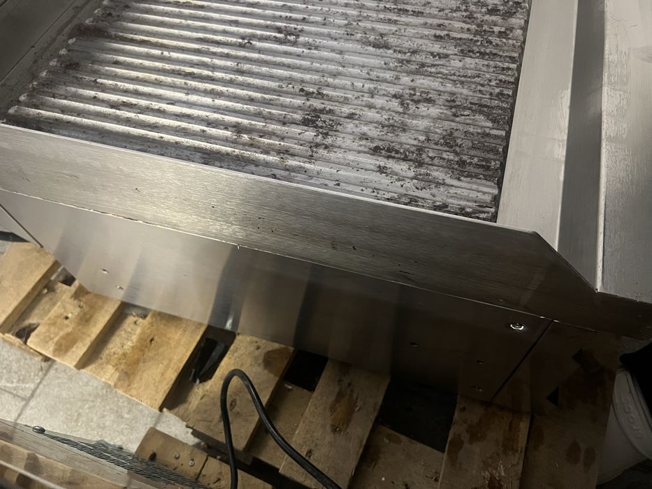 Скара тип плоча , половин плоска и половин оребрена