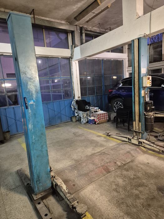 Двуколонен подемник