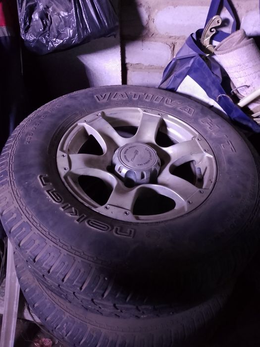 Продам шины на дисках комплект