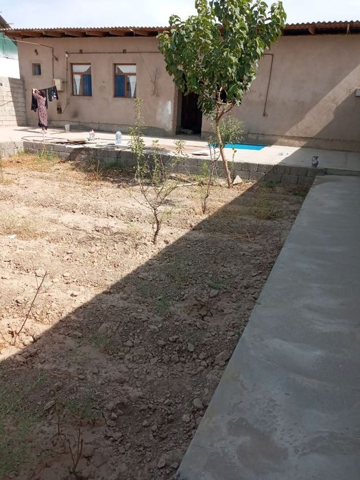 Termizda 4sotixli uy sotiladi maktab yonida