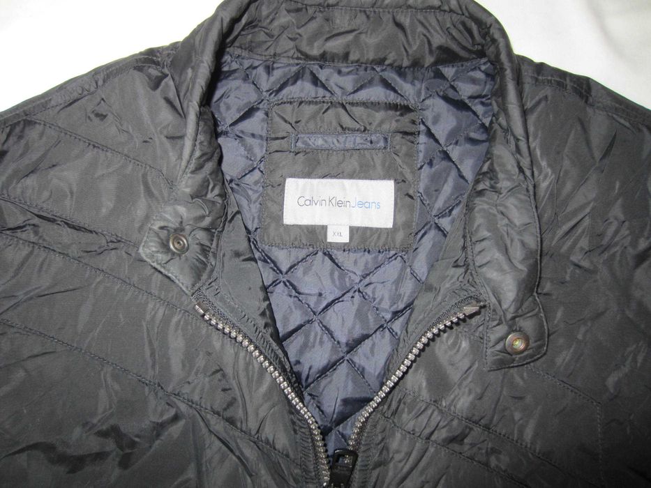 Geaca Calvin Klein, masura XXL, matlasata, poliester, subtire ca grosime, stare f.buna
