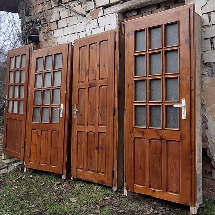 Интериорни врати от масив