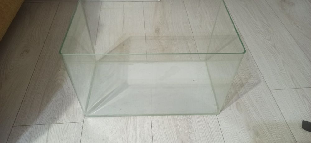 Vând acvariu L40 l22.5 I25