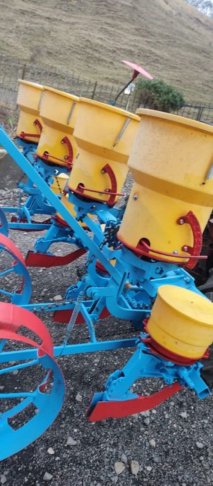 Semanatoare pe 4 rânduri cu fertilzare