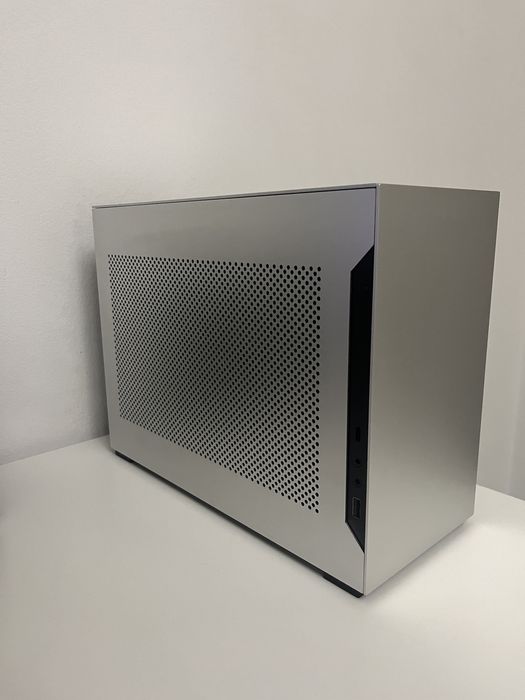 Setup/Pc gaming mini itx liquid cooling lian li/nvidia/ryzen 7 5800X3D