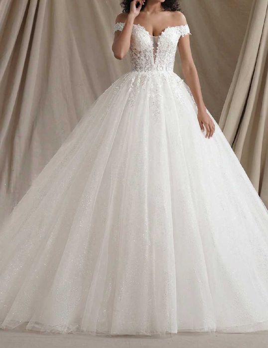 Vând rochie mireasa strălucitoare