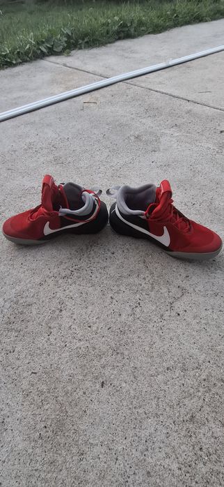 Продавам Nike hustle D