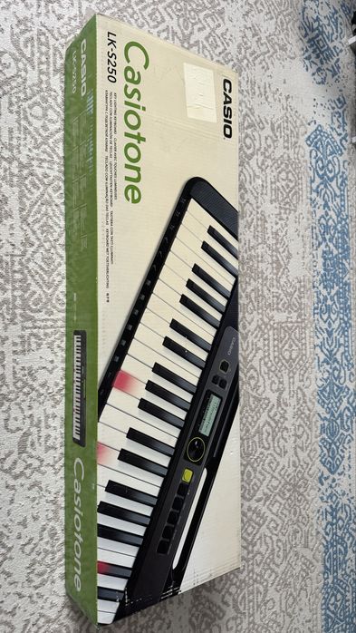 Продам синтезатор