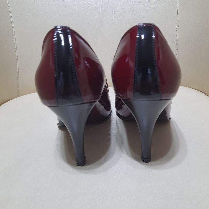 Pantofi piele naturala lacuita